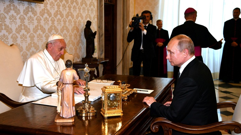 Atlantico увидел преемственность отношений Путина и Ватикана в отличие от прошлых времён