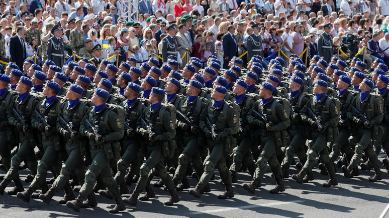 Корреспондент: украинские военные планируют альтернативный парад «без чиновников и политиканов»
