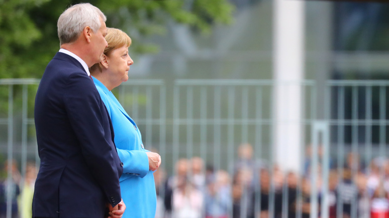 Меркель после нового приступа дрожи: всё хорошо, не надо беспокоиться