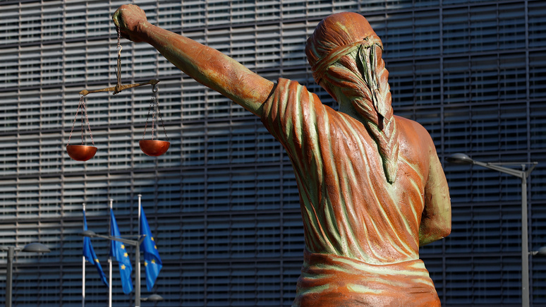 Австрийский эксперт: Европа покорилась санкциям США против Ирана