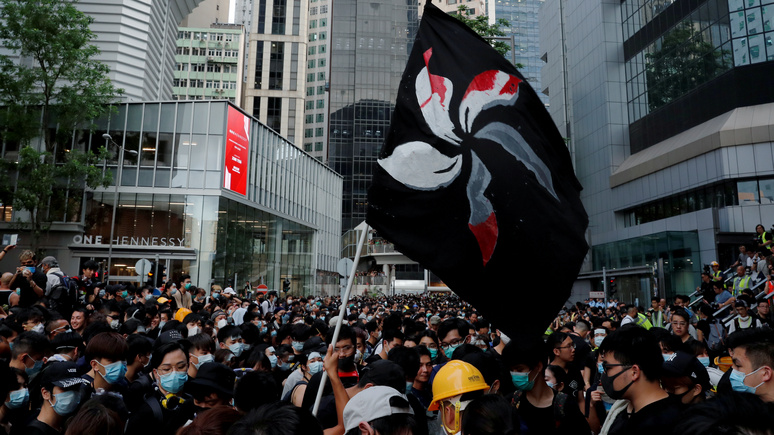 Guardian: Китай потребовал от США «убрать свои грязные руки» от Гонконга