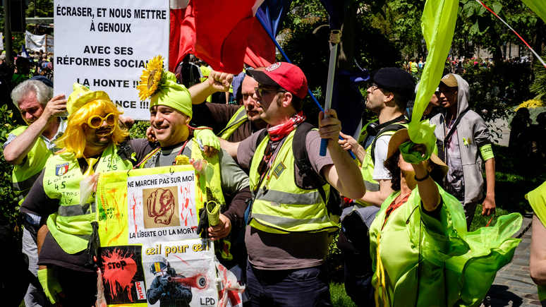 Daily Express: популярность Макрона падает на фоне новых протестов «жёлтых жилетов»