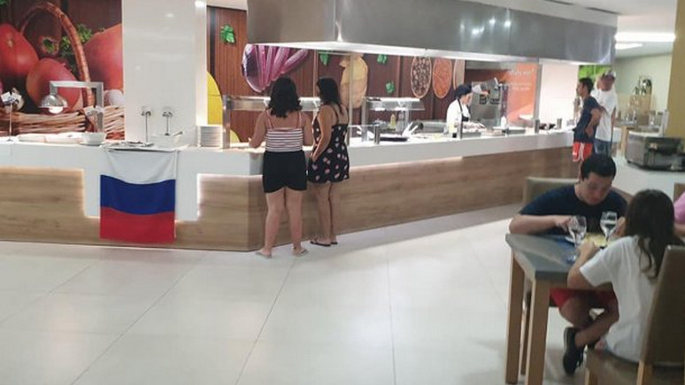 24 канал: украинских туристов оскорбили российским флагом и военными песнями