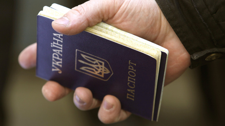 Лiга.net: Зеленский упростил получение украинского гражданства для россиян