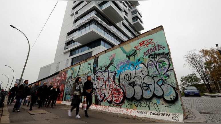 Обозреватель NYTimes: падение Берлинской стены так и не сделало Германию по-настоящему единой
