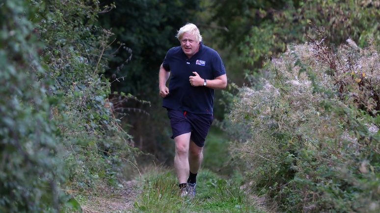 Times: Джонсон признался, что рад бы побегать, но боится походить на Путина