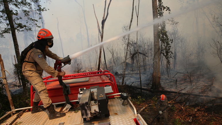 Le Monde: эксперты критикуют власть в Бразилии за неэффективные методы борьбы с пожарами 