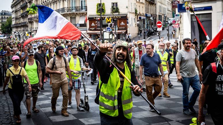 France Info: «Макрон не знает, что его ждёт!» — «жёлтые жилеты» ждут возрождения протестов