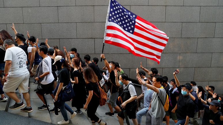 Independent: протестующие в Гонконге развернули американские флаги и попросили у Трампа «освобождения»