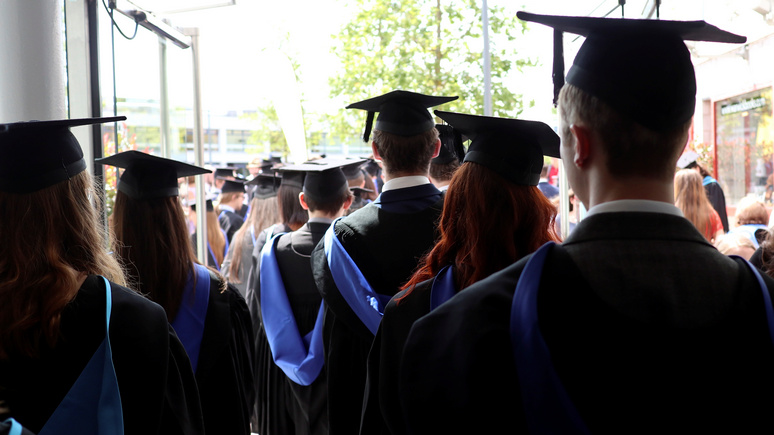 NYT: на лени американских студентов научились зарабатывать их коллеги из развивающихся стран