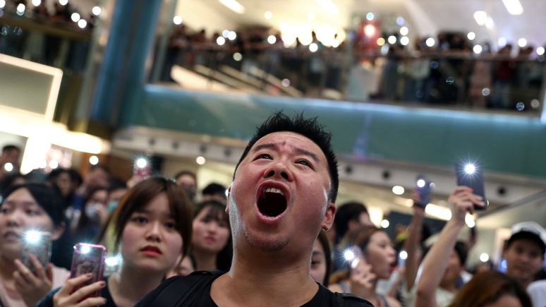 Guardian: «Слава Гонконгу» против гимна Китая — протестующие устроили песенный флешмоб