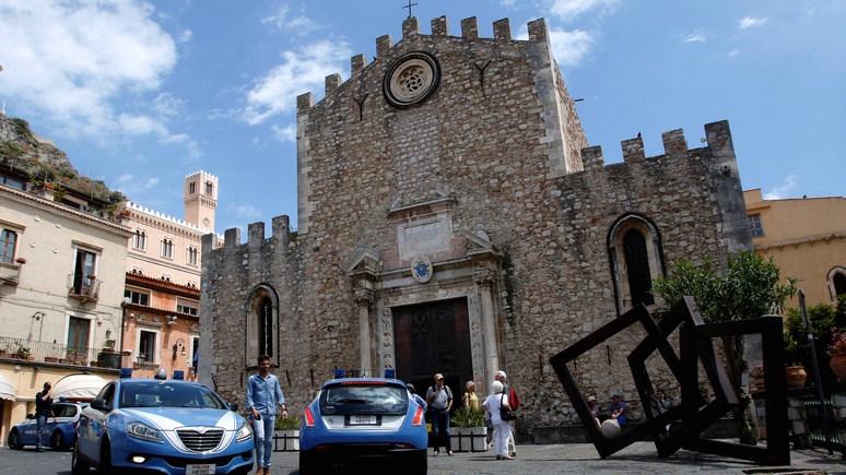 Times: «Отче наш» за парковку — итальянский священник придумал, как привлечь прихожан 