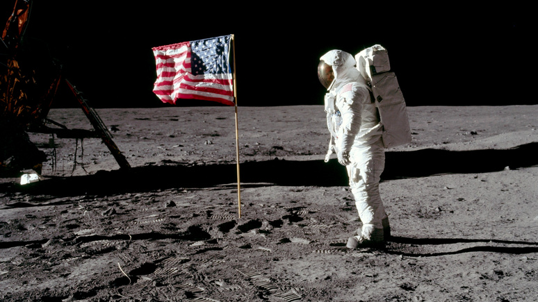 Daily Express: сотрудник NASA рассказал, почему Армстронг стал первым лунопроходцем