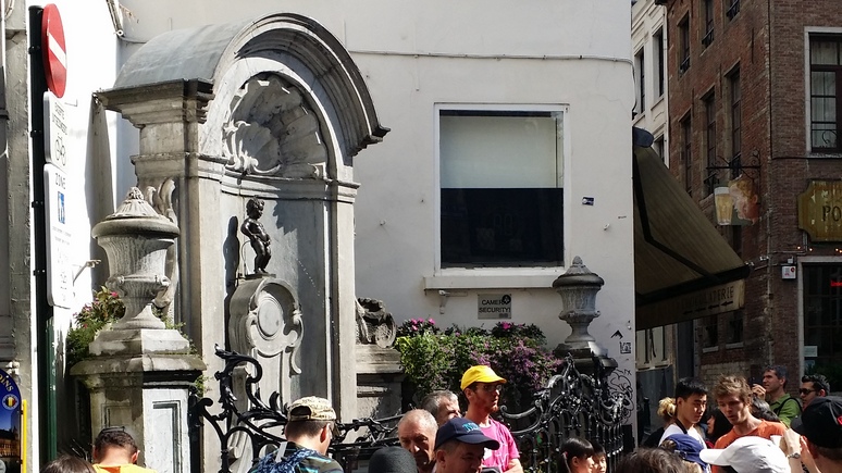 DT: прикроют плавками — Писающего мальчика в бельгийской версии «Монополии» подвергли цензуре 