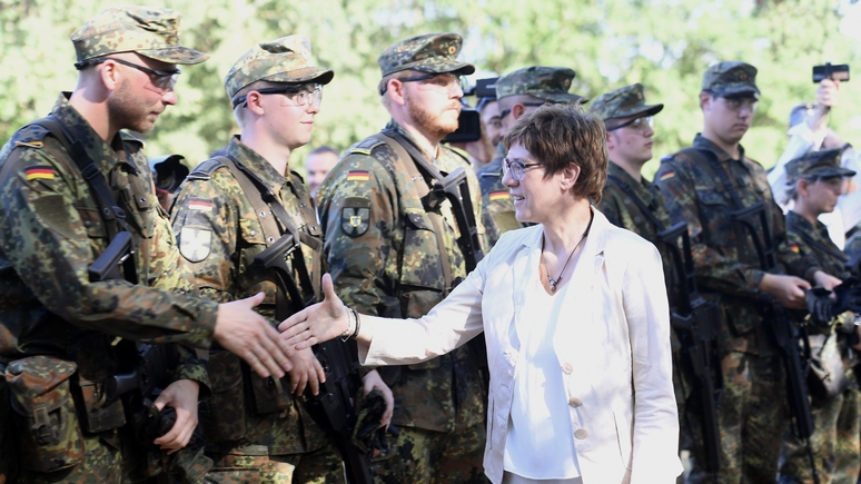 CM: новый министр обороны Германии вместе с НАТО готовится к третьей мировой с Россией