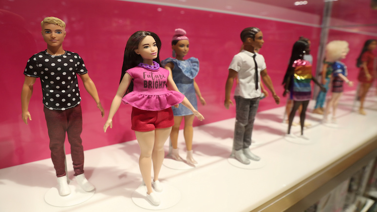 Daily Mail: компания-производитель Барби выпускает гендерно-нейтральную линейку кукол