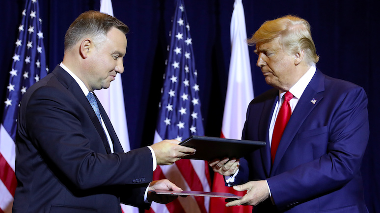 Rzeczpospolita: Польше необходимо «застраховать» союз с непредсказуемым Трампом
