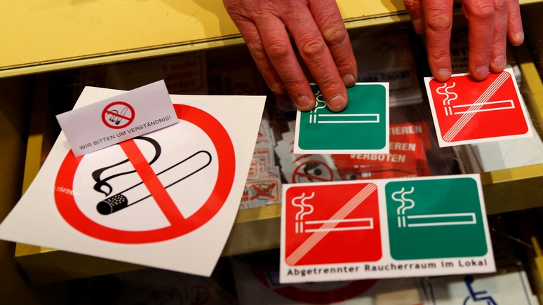 Le Monde: у австрийских курильщиков остался один верный защитник — ультраправые