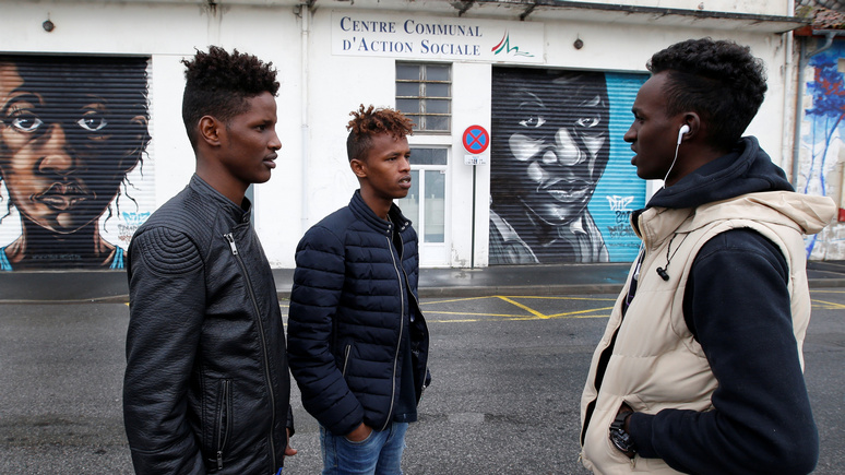 Le Monde: французские ассоциации призывают к свободной миграции на мировом уровне