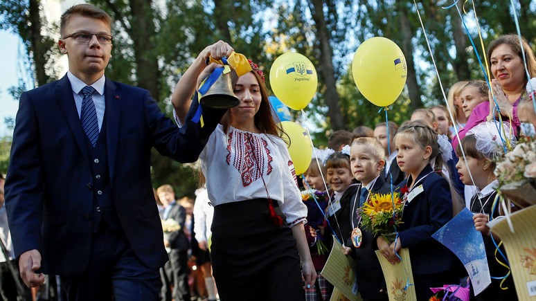 Корреспондент: почти половина украинцев за отказ от русского языка в школах