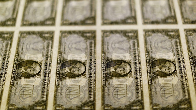 Bloomberg: из-за ухода от доллара Россия потеряла почти $8 млрд