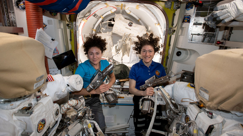 В космос — только девушкам: астронавтки NASA вошли в историю 
