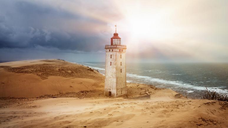 Das Erste: в Дании маяку приделали колёса, чтобы спасти от эрозии почв и падения в море