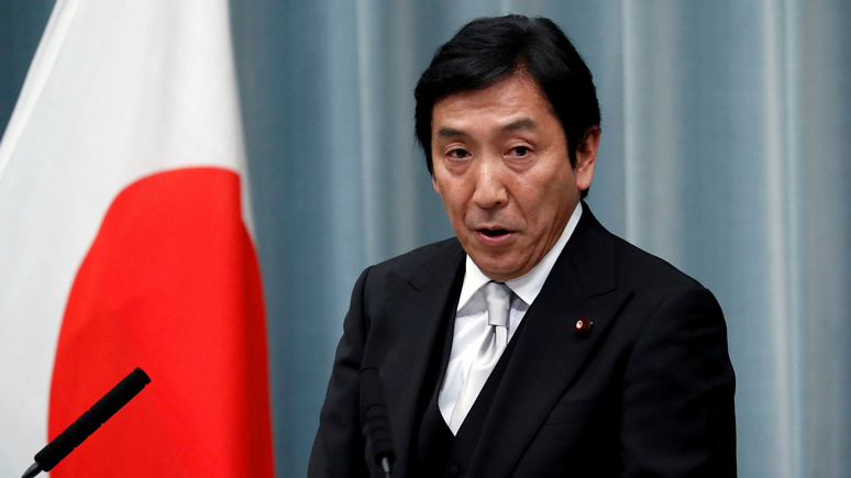 Japan Times: скандал с дынями и морепродуктами стоил японскому министру должности 