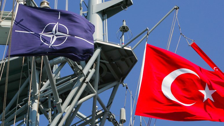 Polityka: для НАТО Турция стала проблемой номер один