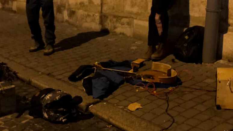 СТРАНА: праворадикалы сломали инструменты уличных музыкантов — пели на русском языке