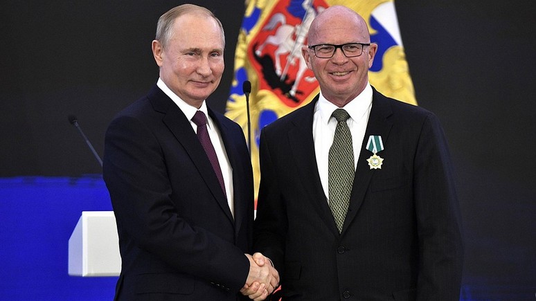CBC: канадский профессор получил от Путина награду — а заодно обсудил хоккей и собак
