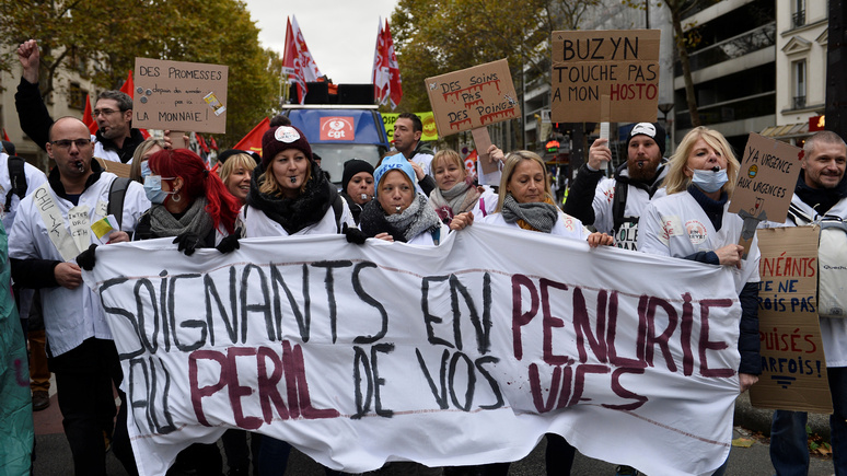 Le Figaro: опасаясь массовых протестов, правительство Макрона тормозит реформы