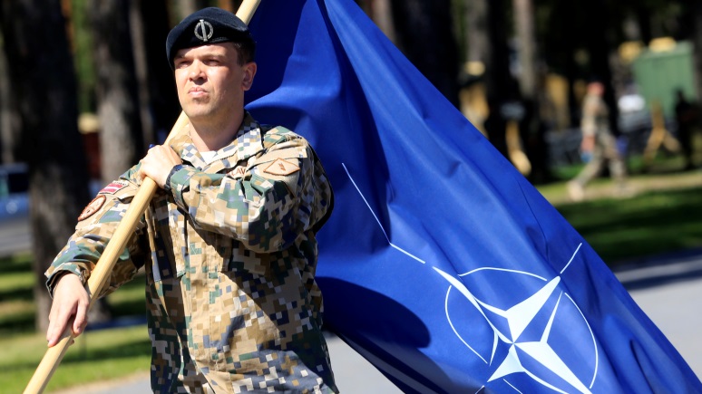 ERR: экс-главнокомандующий Эстонии назвал латвийских военных «слабым звеном» 