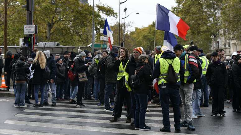 Le Parisien: год протестов «жёлтых жилетов» обошёлся властям Франции в € 17 млрд 