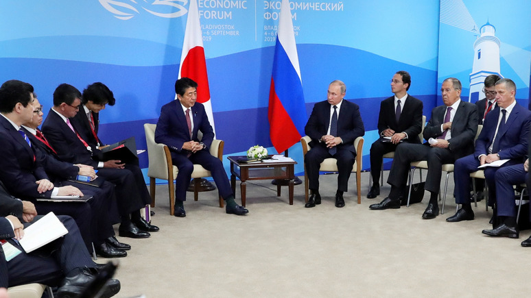 Hokkaido Shimbun: дрейфующая политика Абэ по отношению к России не приносит результатов