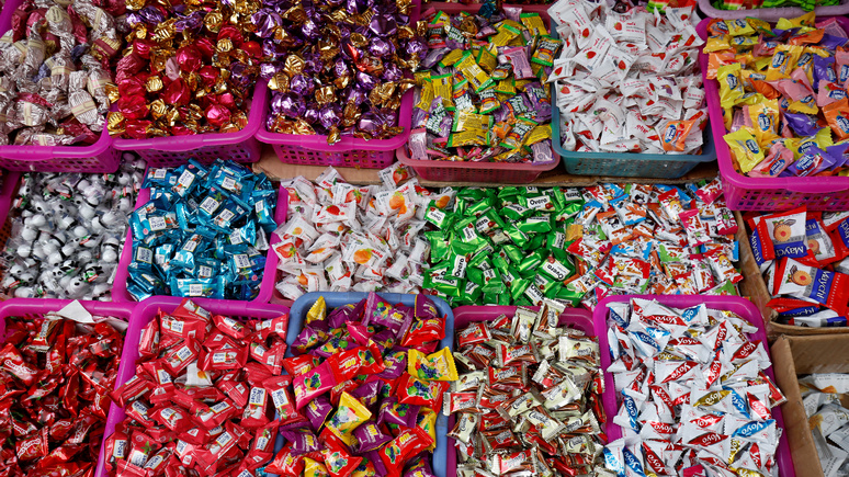 Guardian: налог на сахар заставил норвежцев закупать сладости в Швеции