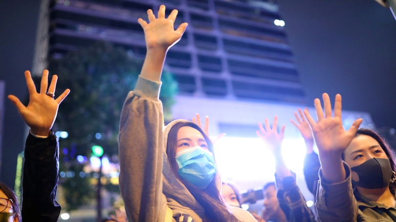 Times: «Гонконг наш» — Пекин отреагировал на скандальные выборы в бывшей британской колонии