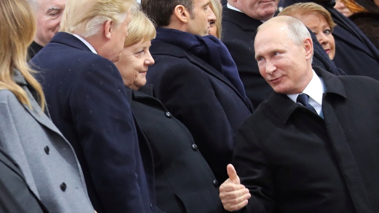 WP: долой голый торс — на новом календаре Путин предстаёт в костюме и в окружении лидеров 