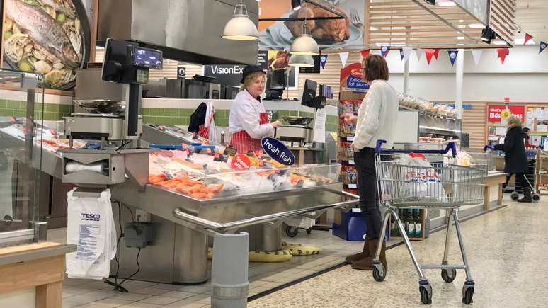 Times: вопреки обещаниям британские супермаркеты используют всё больше пластика