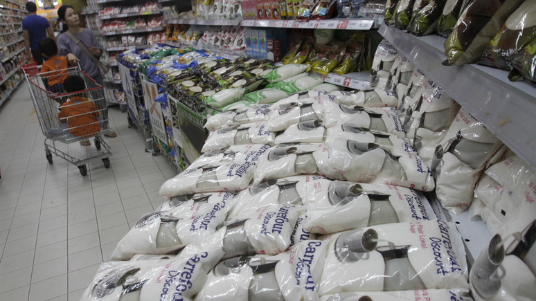 Bloomberg: Россия «перебрала» с сахаром — из-за перепроизводства сладкого продукта уже не хватает хранилищ 