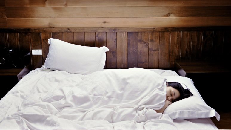Wired: всё по науке — эксперты рекомендуют зимой спать дольше и приходить на работу позже