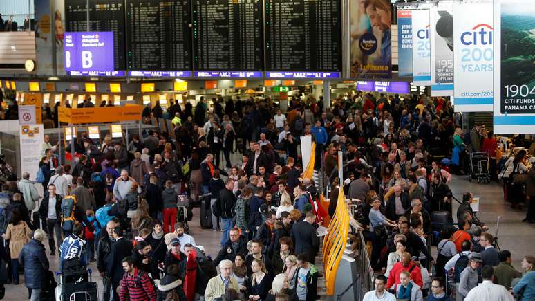 Всех пускать, никого не выпускать — крупнейший аэропорт Германии тонет в пассажиропотоке 