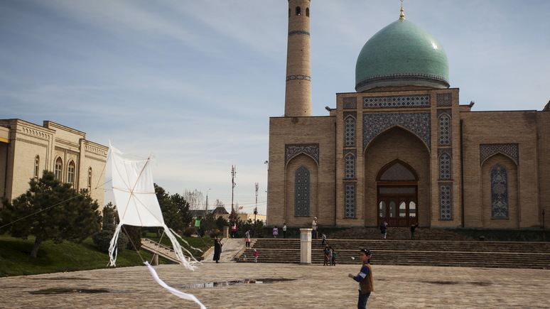 Economist похвалил Узбекистан за демократию и назвал страной года