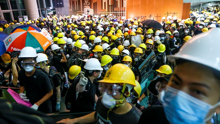 Разное стремление к независимости: обозреватель Business Times объяснил, почему Гонконг не Крым