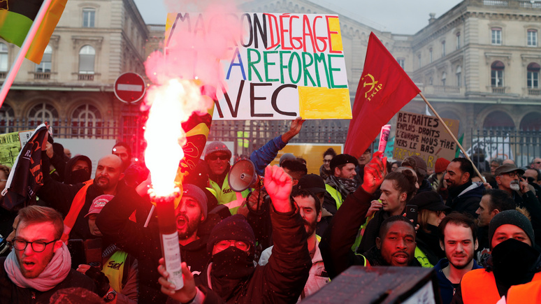 Le Monde: забастовка против пенсионной реформы во Франции грозит стать самой длительной в истории
