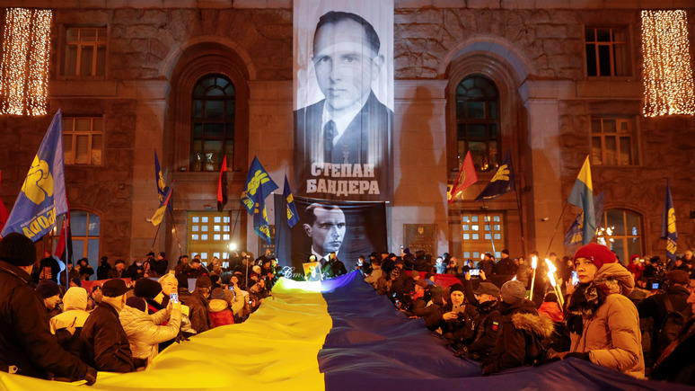 Лiга.net: посла Польши призвали не критиковать баннер с Бандерой — это внутреннее дело Украины