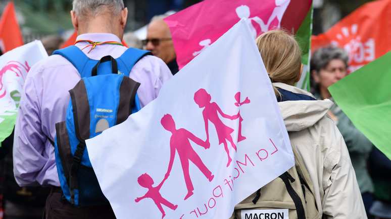 Le Figaro: «интересы ребёнка превыше всего» — в Париже протестуют против права на ЭКО для лесбийских пар и одиноких женщин