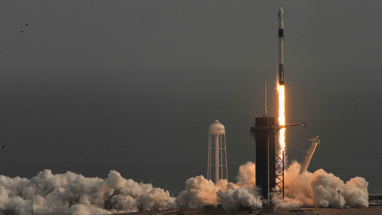 La Croix: SpaceX успешно испытала систему спасения на корабле-заменителе «Союза»