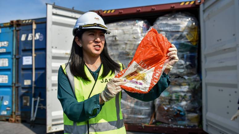 BFM TV: «мы не мировая помойка» — Малайзия вернула контейнеры с мусором развитых стран
