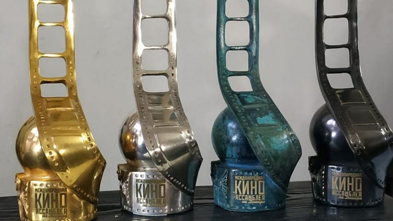 «Нет русскому миру»: украинские активисты пикетировали международный кинофестиваль 